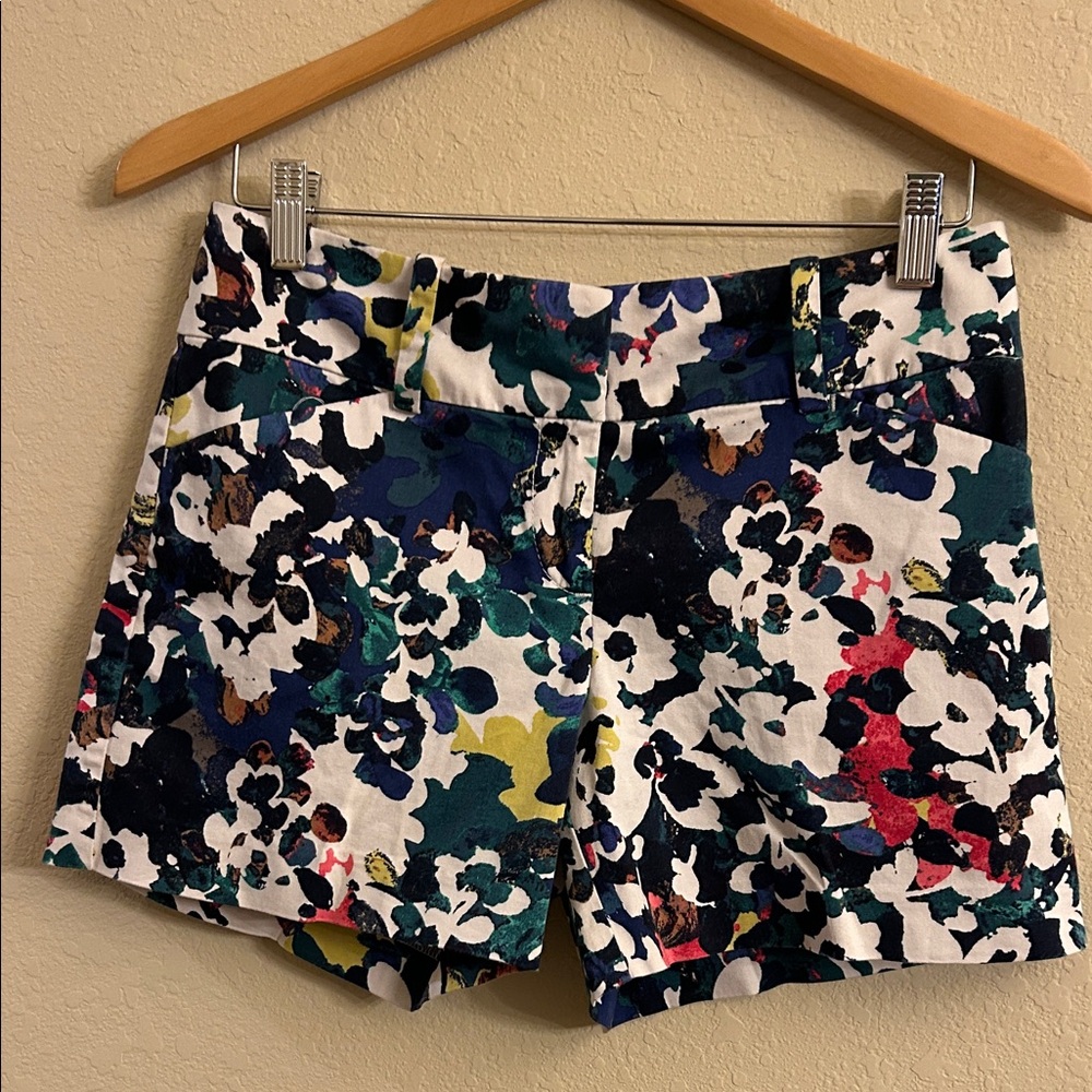 Ann Taylor Multicolor Floral Women's Shorts
Size 2